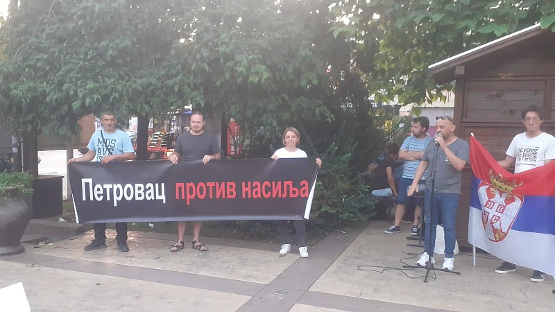 Na protestu u Petrovcu novi zahtev – besplatni udžbenici